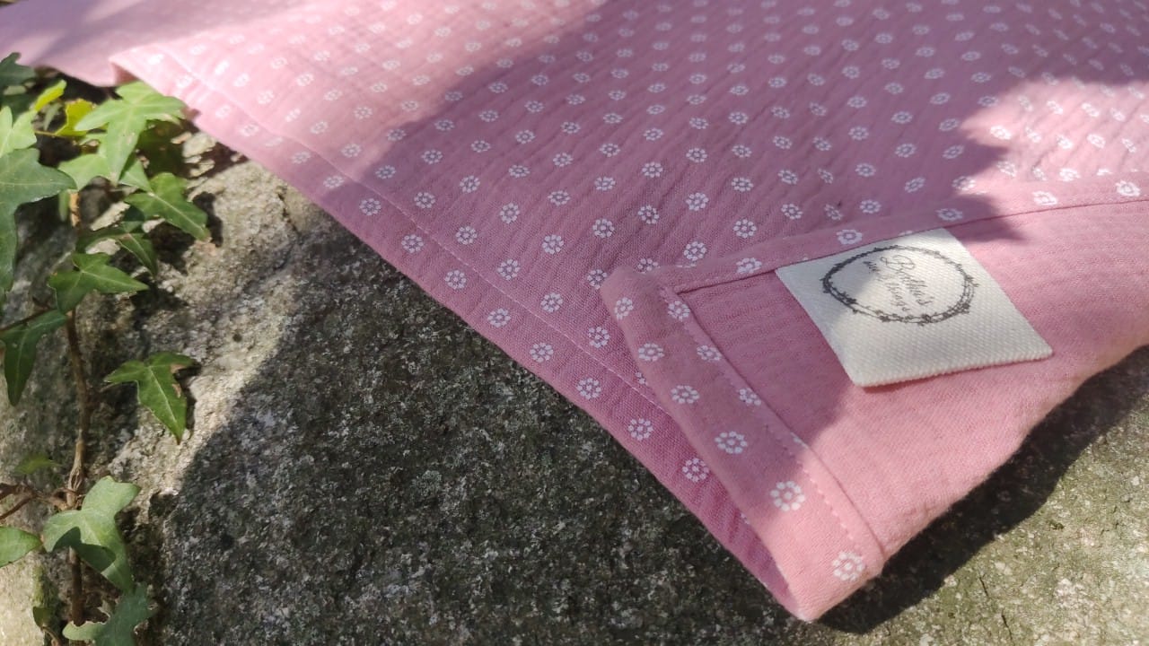 Plaid Sónia Rosa empolvado con Margaritas - Hecha a mano