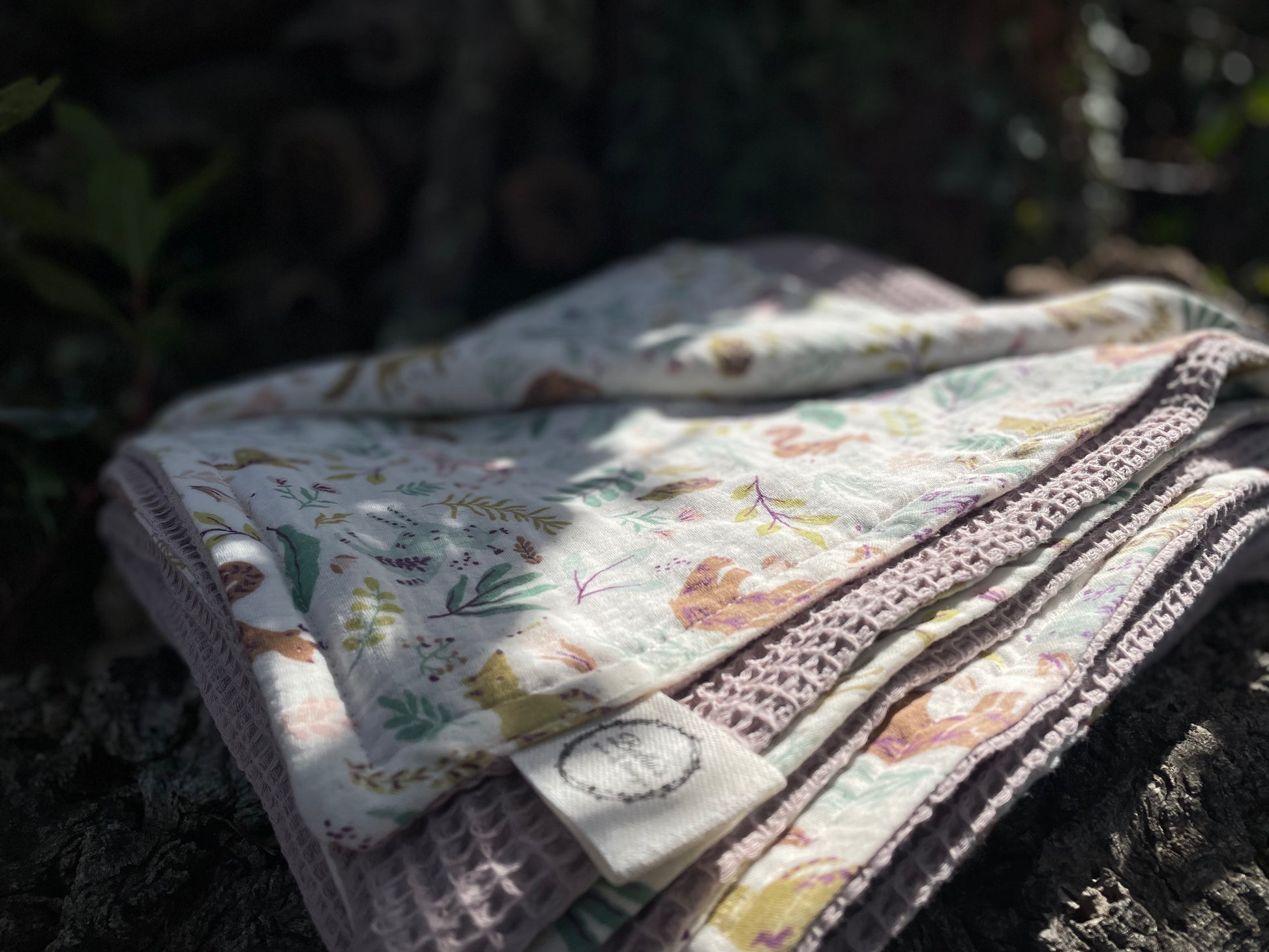 Plaid Sami Rosa y Animales del bosque con flores - OEKO - TEX STANDARD 100