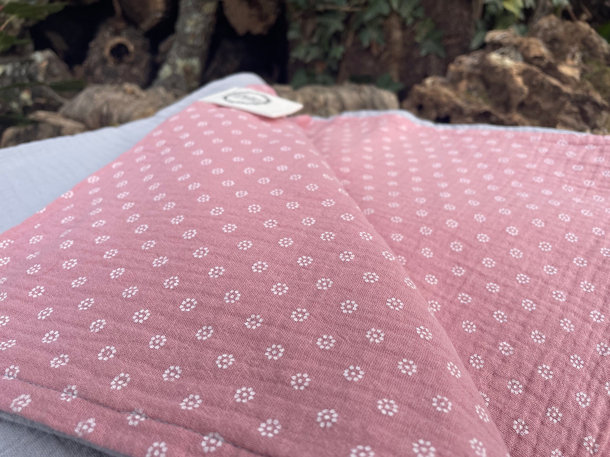 Plaid Carmen Gris y Rosa empolvado con Margaritas Blancas - Doble Tela Muselina