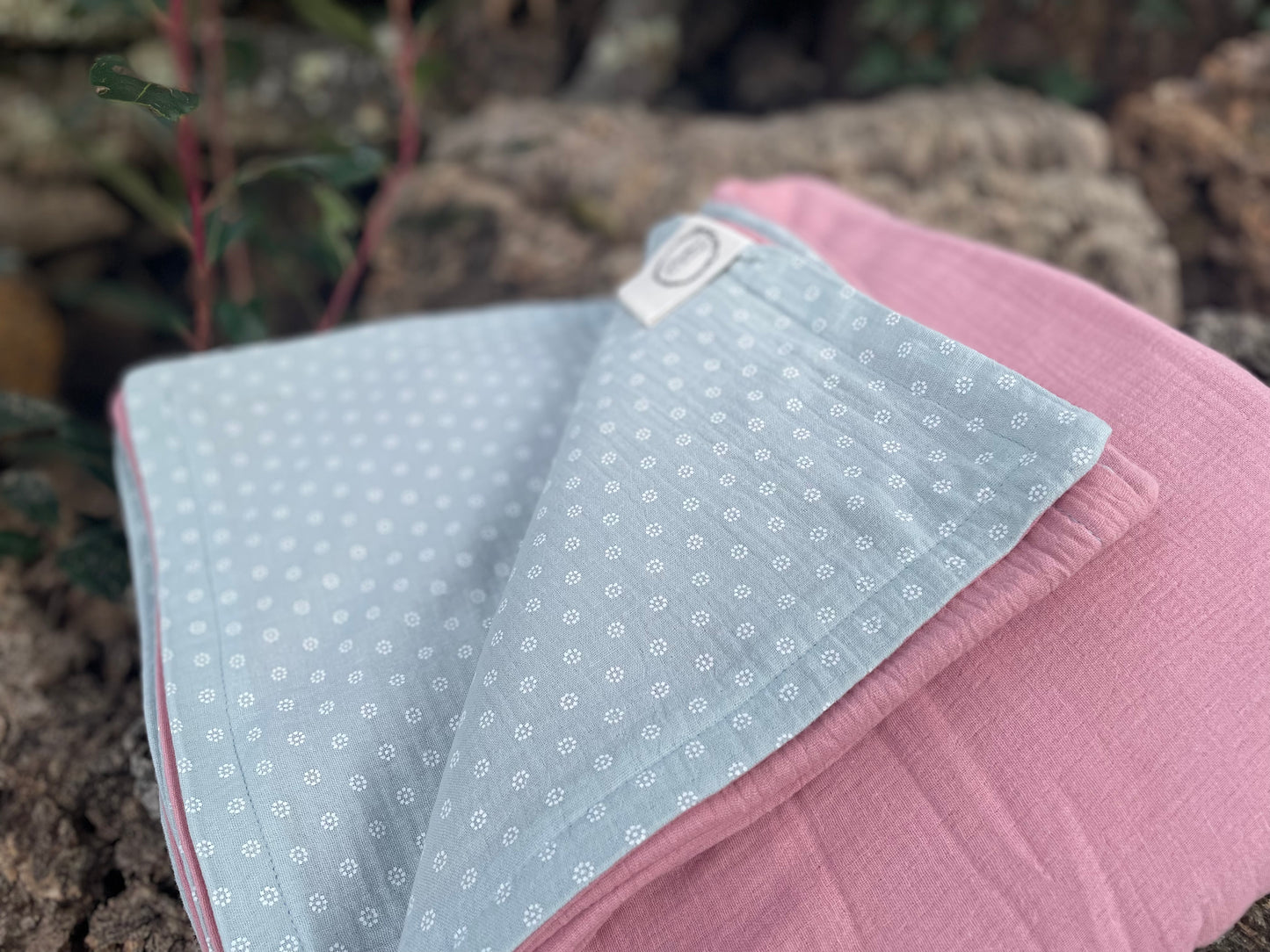 Plaid Carmen Rosa y Verde con Margaritas Blancas - Suave y agradable al tacto