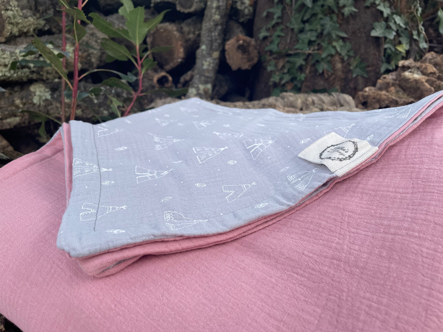 Plaid Carmen Rosa Empolvado con Tipi Gris - Muselina