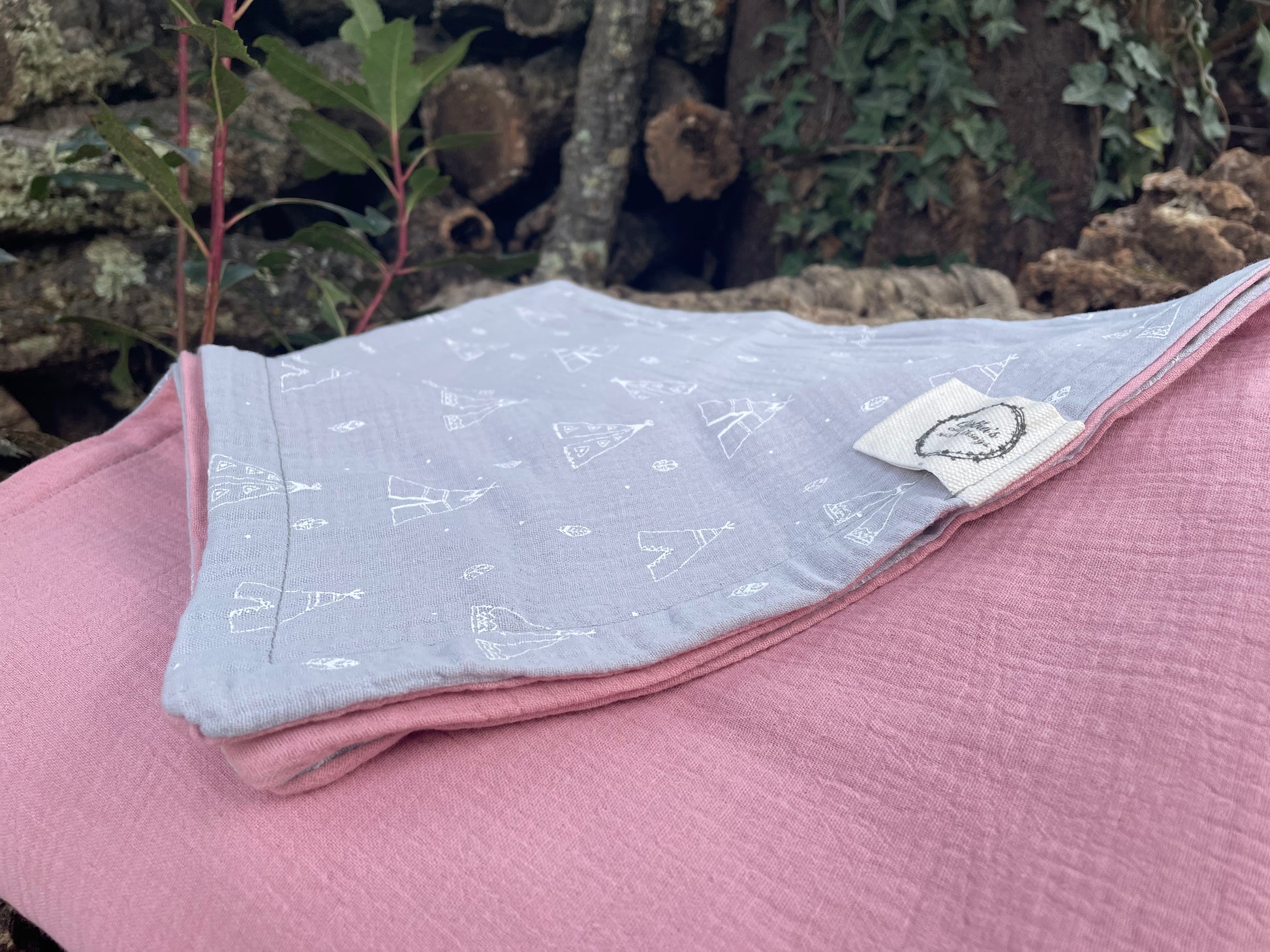 Plaid Carmen Rosa Empolvado con Tipi Gris - Muselina