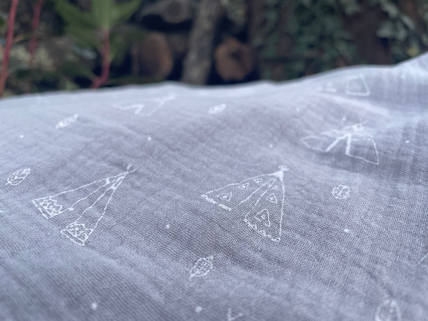 Plaid Carmen Rosa Empolvado con Tipi Gris - Hecha a mano