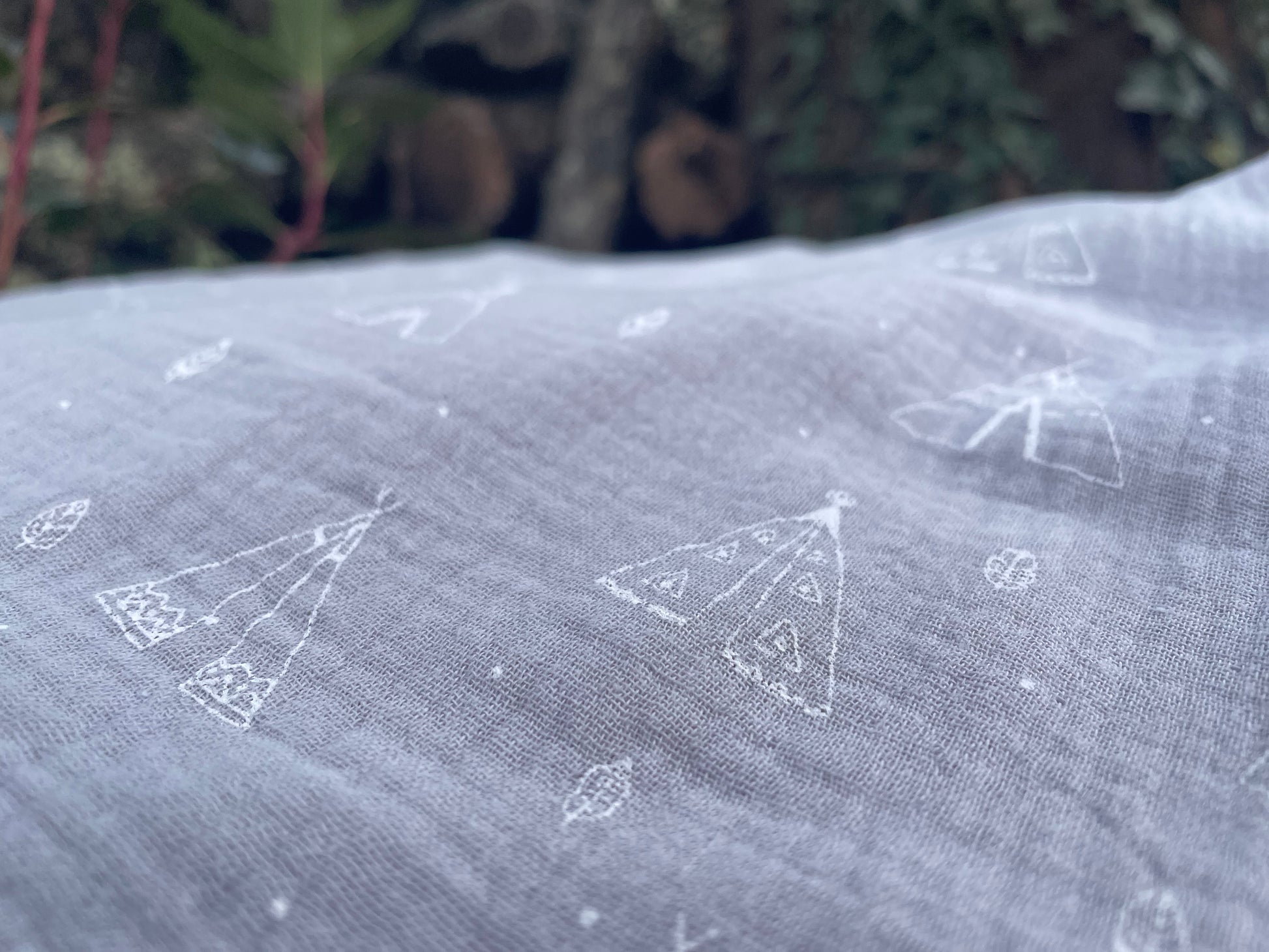 Plaid Carmen Rosa Empolvado con Tipi Gris - Hecha a mano