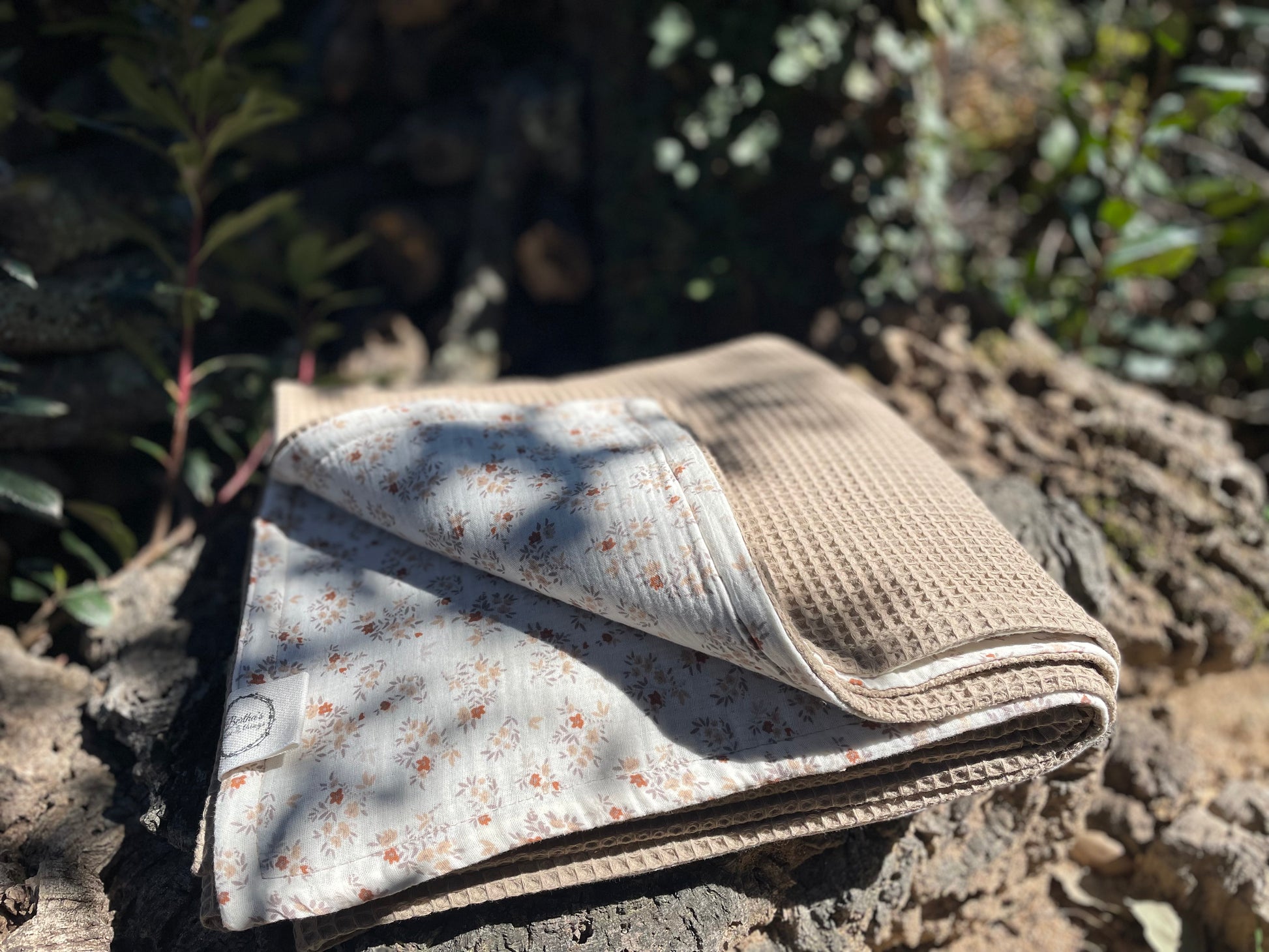 Plaid Sami Beig y Flores del Bosque - Muselina y Wafle suave