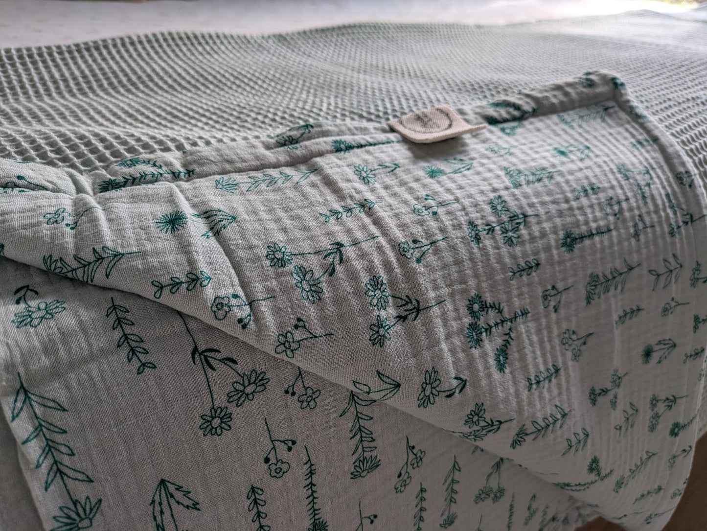 Plaid Sami verde con Flores Silvestres - Artesanal, 100% Algodón