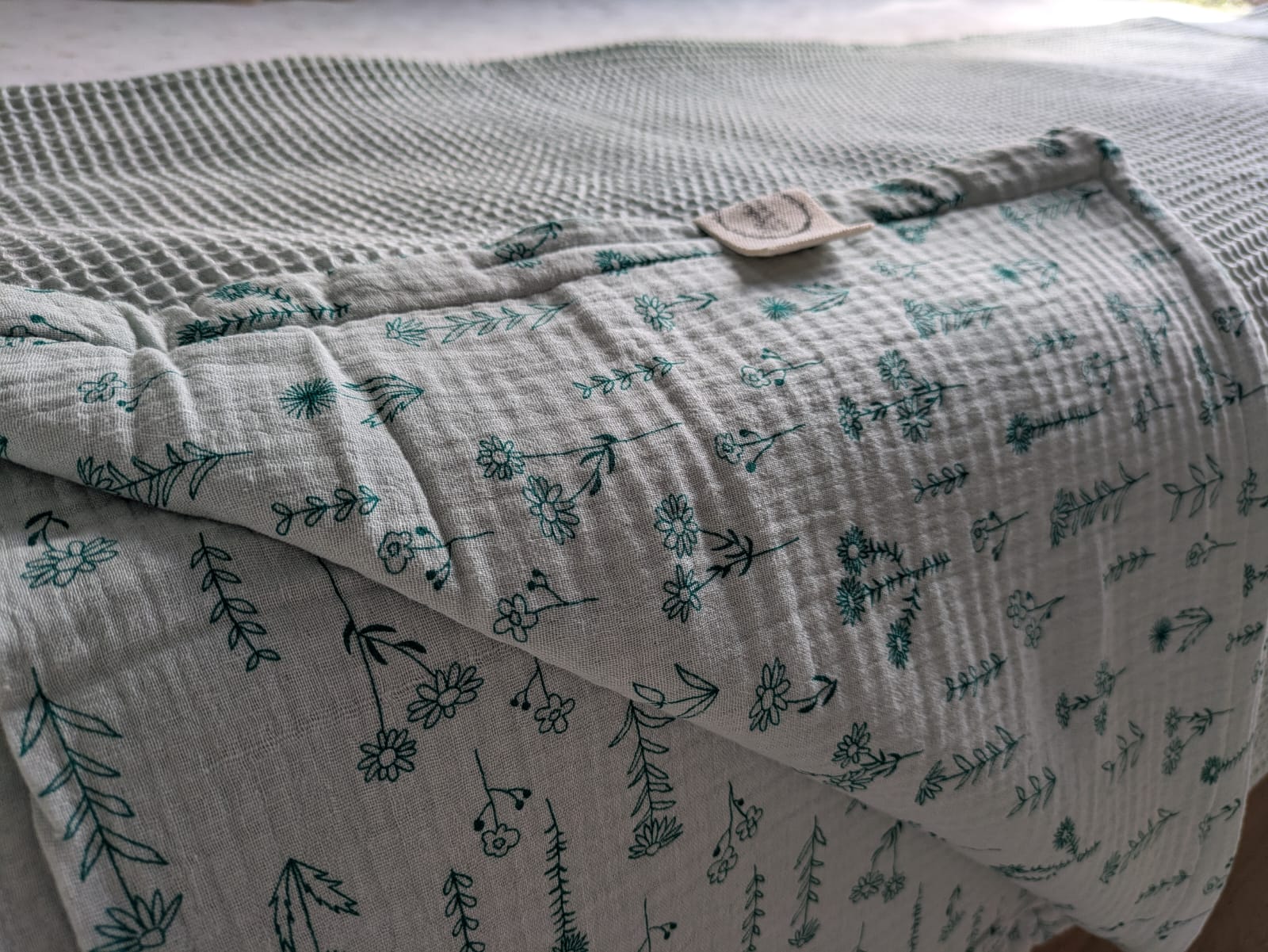 Plaid Sami verde con Flores Silvestres - Artesanal, 100% Algodón