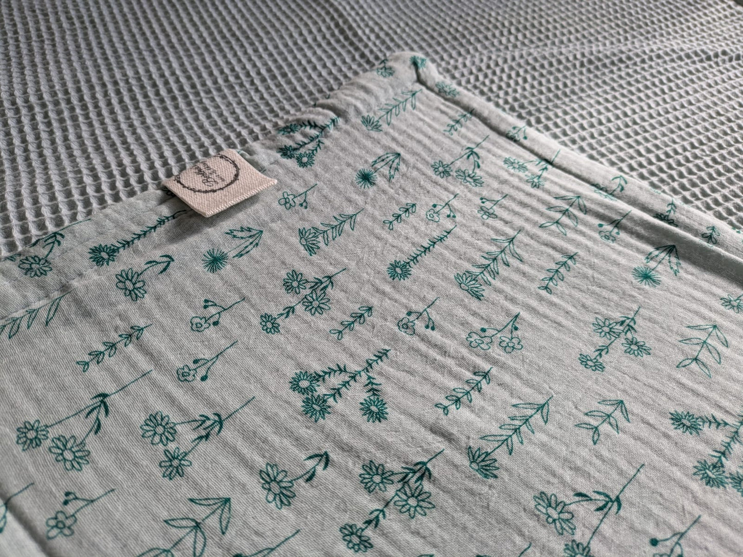 Plaid Sami verde con Flores Silvestres - Suavidad al tacto